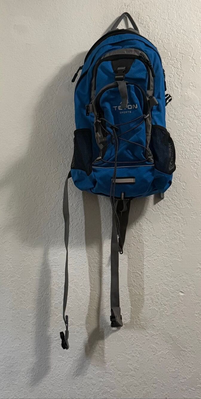 TETON Sports Oasis 1100  hiking gorpcore backpack blue rain cover
